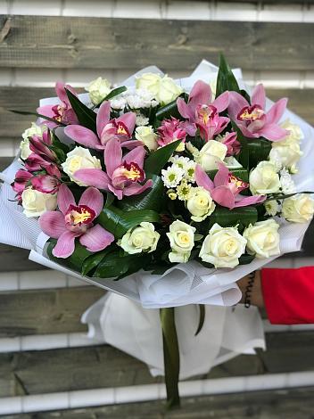 Букет цветов из: Розы и Хризантемы в Ильинское-Усово