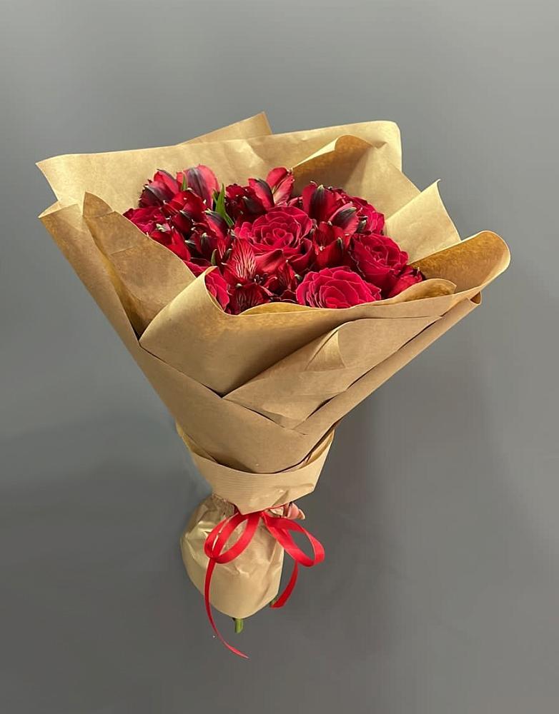 Букет цветов из: Альстромерии и Розы в Ильинское-Усово