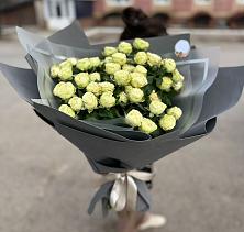 Букет Белые кустовые розы Солинеро в Ильинское-Усово