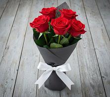 Букет 5 Красных роз Эдлесс Лав в Ильинское-Усово