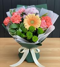 Букет цветов из:  Гвоздики, Розы, Герберы и Хризантемы #REPLACE_PRED# Ильинское-Усово