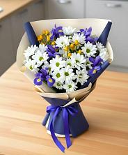 Букет цветов из:  Розы, Ирисы и Хризантемы в Ильинское-Усово