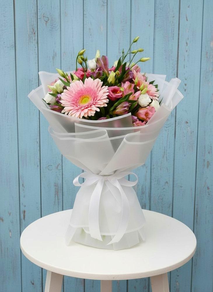 Букет цветов из: Герберы, Альстромерии и Лизиантусы в Ильинское-Усово