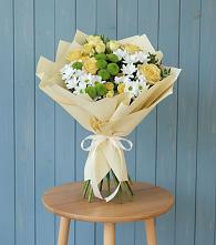 Букет цветов из:  Хризантемы и Розы в Ильинское-Усово