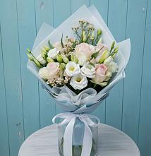 Букет цветов из:  Розы и Лизиантусы в Ильинское-Усово