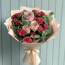 Букет цветов из:  Гвоздики и Розы в Ильинское-Усово