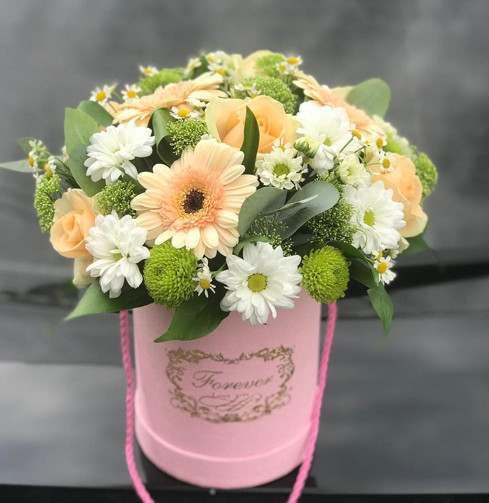 Цветочная композиция из Розы, Герберы и Хризантемы в шляпной коробке в Ильинское-Усово