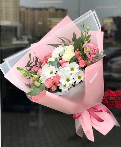 Букет цветов из: Розы, Лизиантусы и Хризантемы в Ильинское-Усово